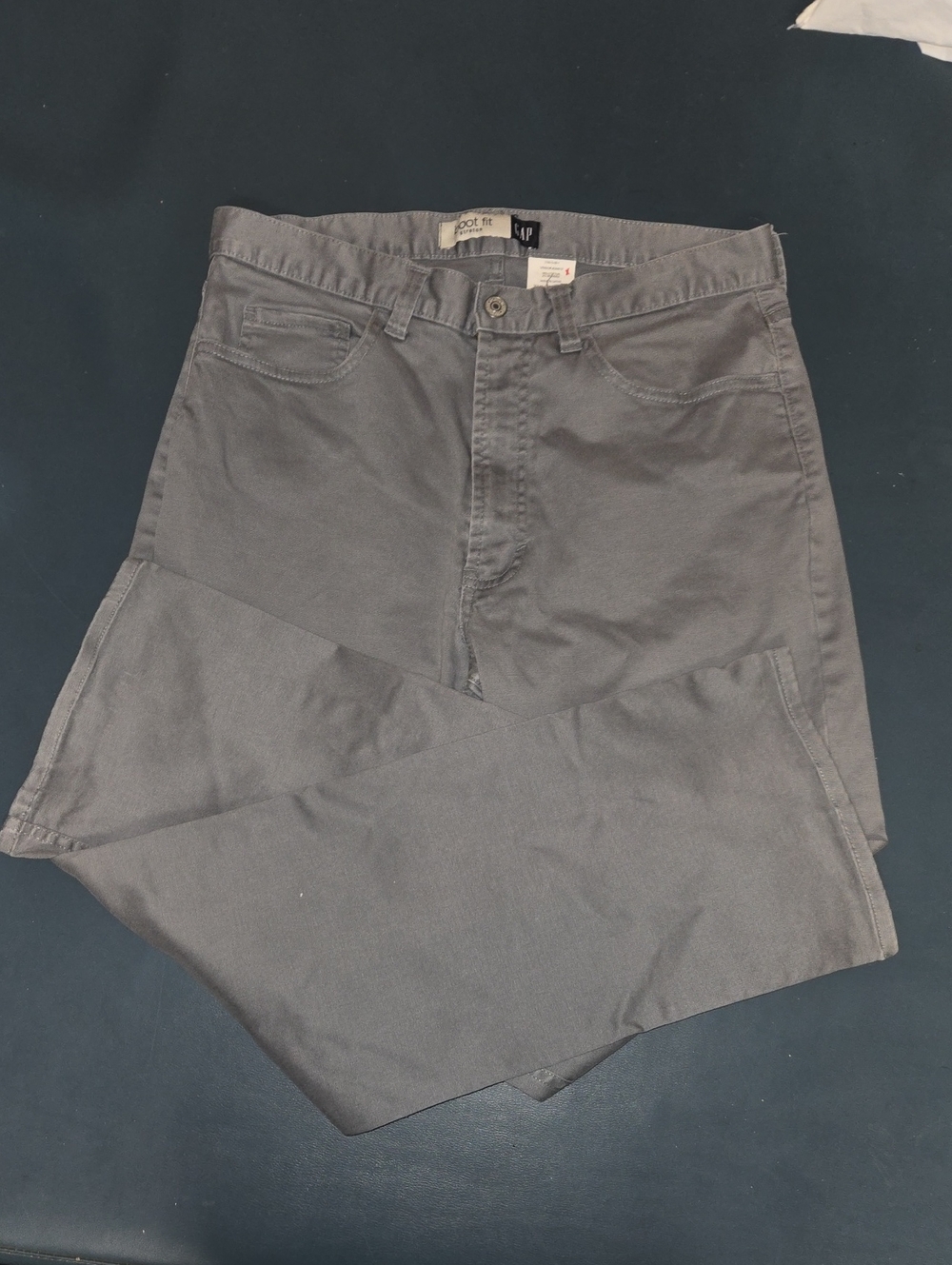 GAP Men's Chinos in Gray